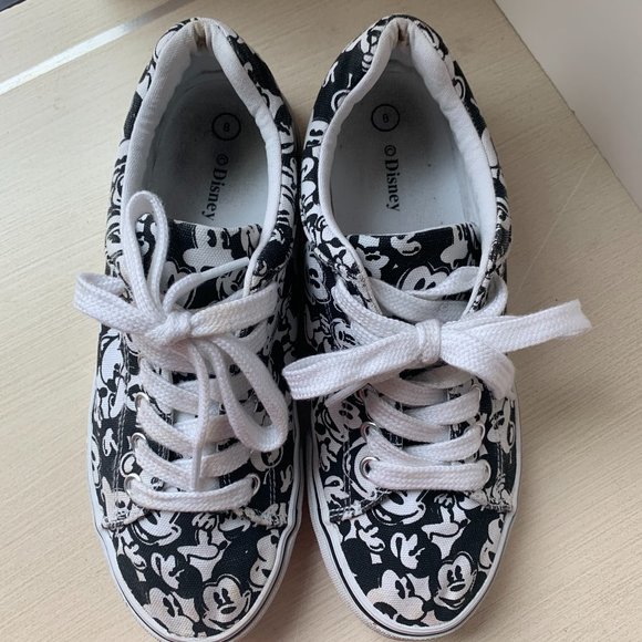 Disney Mickey Mouse Black and White Canvas Sneakers Size 8 - Picture 2 of 5
